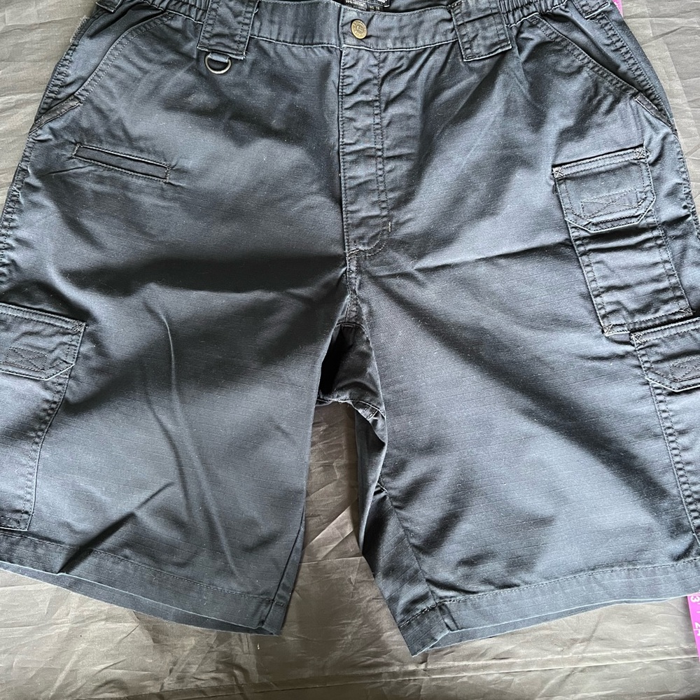 Men’s 5.11 cargo shorts. Size 38. Very loved.